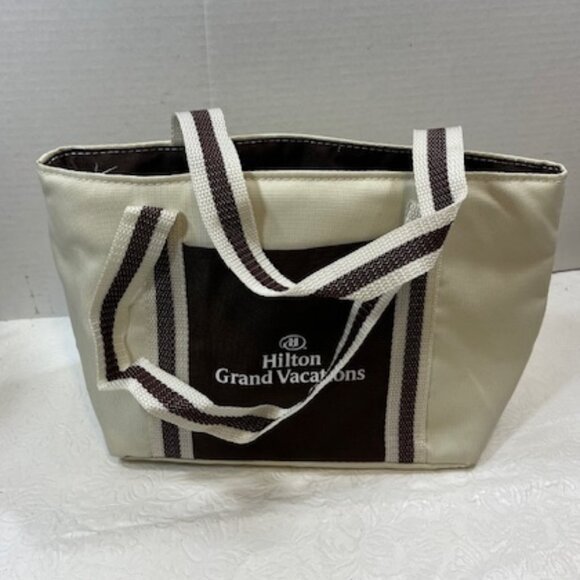 Hilton Grand Vacations Soft Mini Zip Cooler Beach Lunch Tote Bag 9"x5"x7.5" - Picture 1 of 10